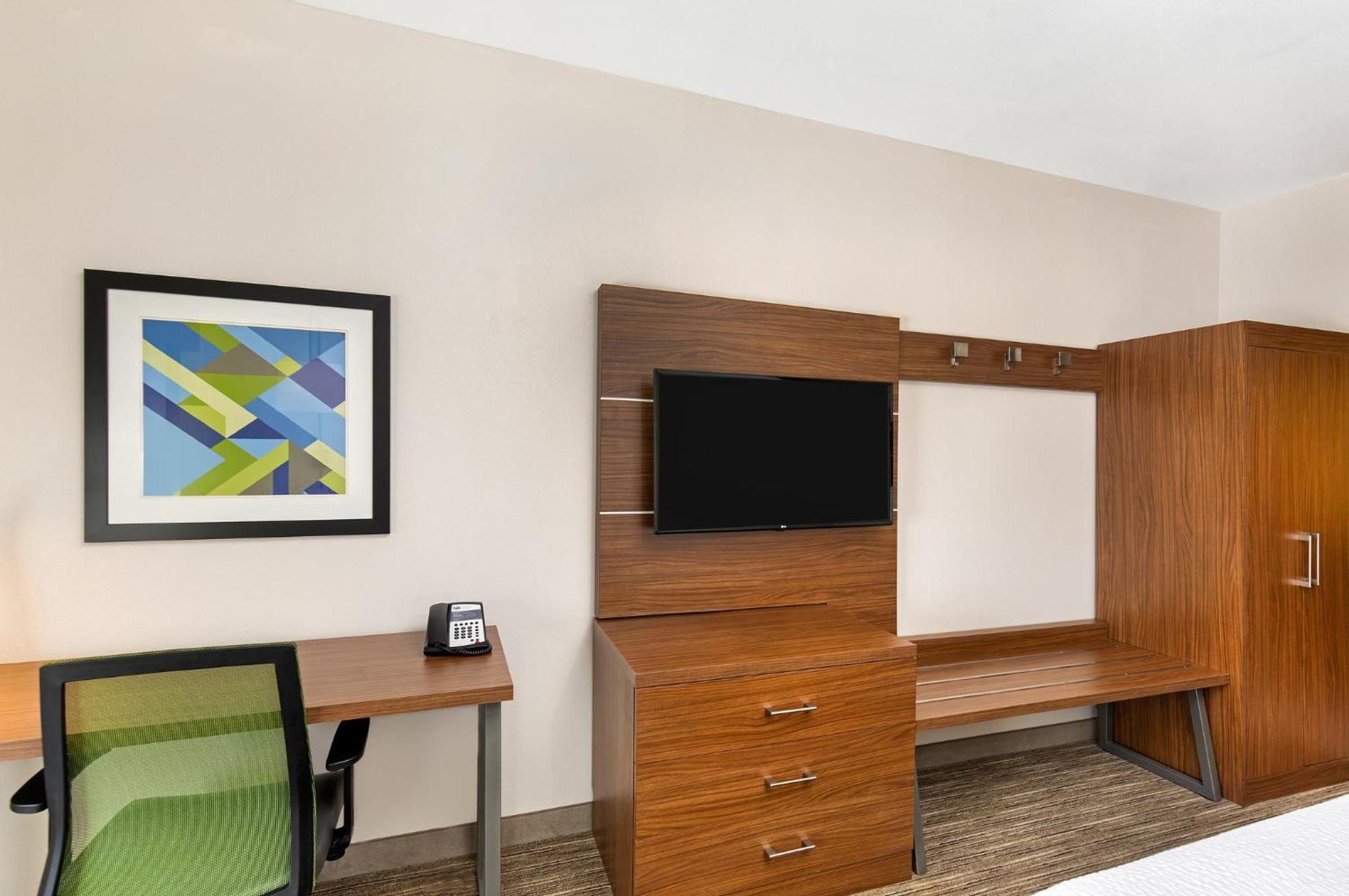 Holiday Inn Express Hotel & Suites Birmingham - Inverness 280 By Ihg Exterior foto