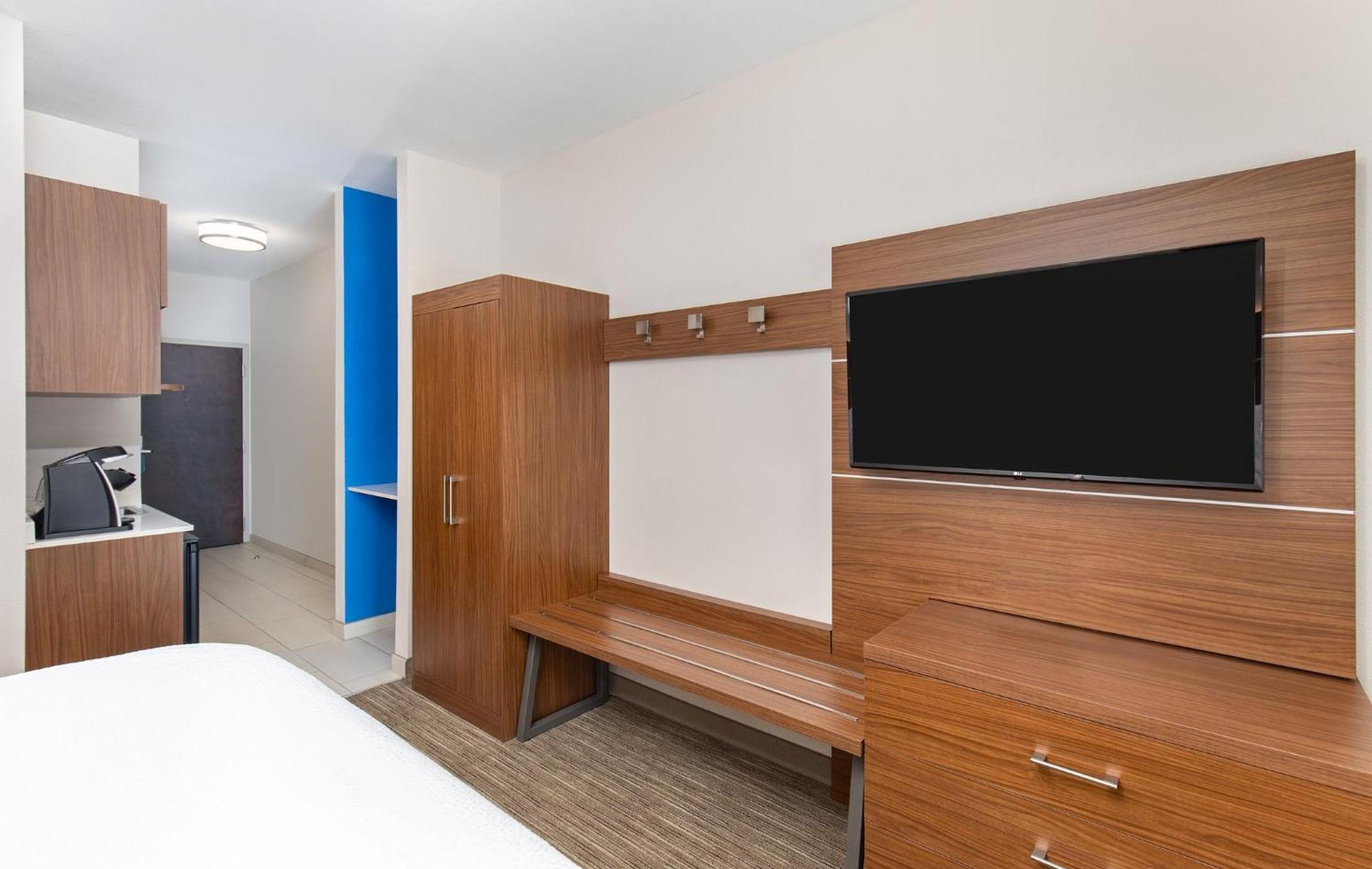 Holiday Inn Express Hotel & Suites Birmingham - Inverness 280 By Ihg Exterior foto