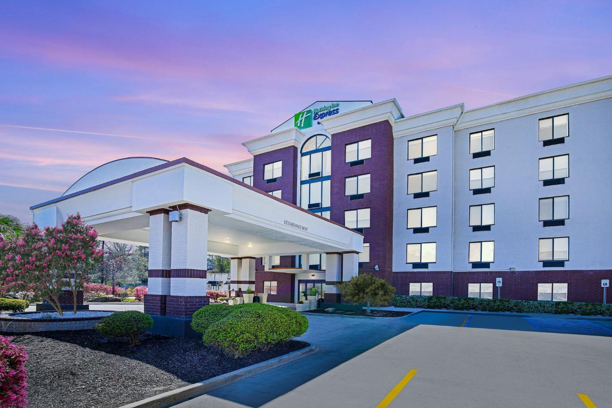 Holiday Inn Express Hotel & Suites Birmingham - Inverness 280 By Ihg Exterior foto
